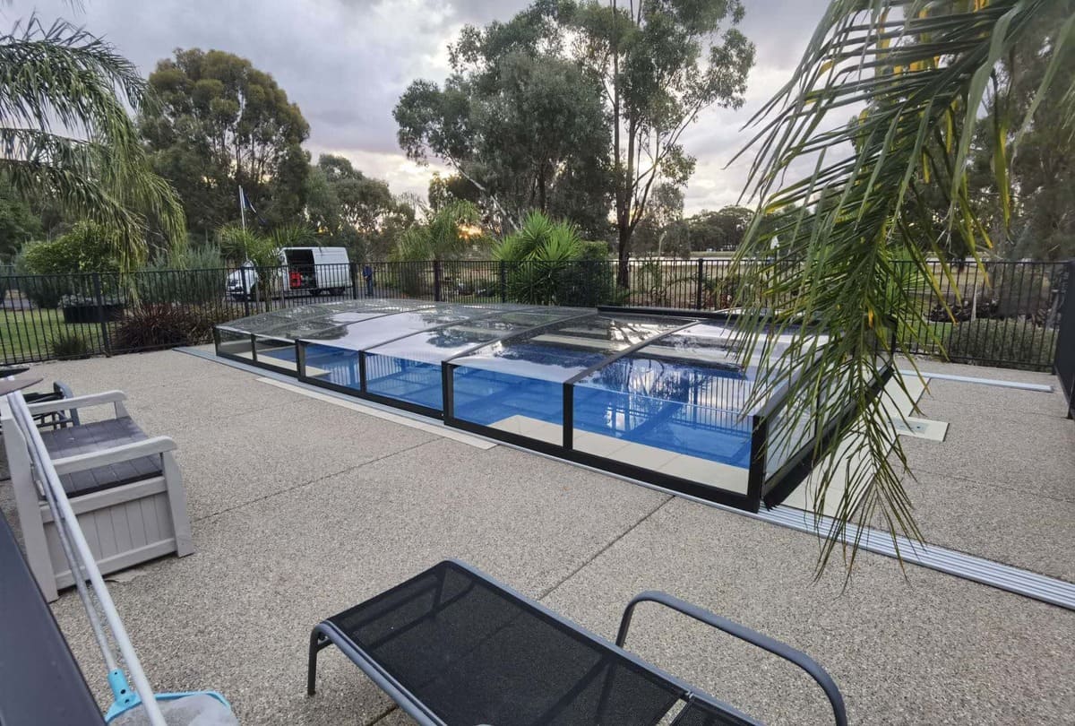 Low height pool enclosure