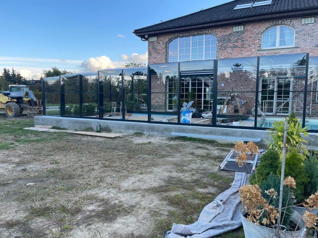 Wall‑Mounted Profile Pool Enclosure