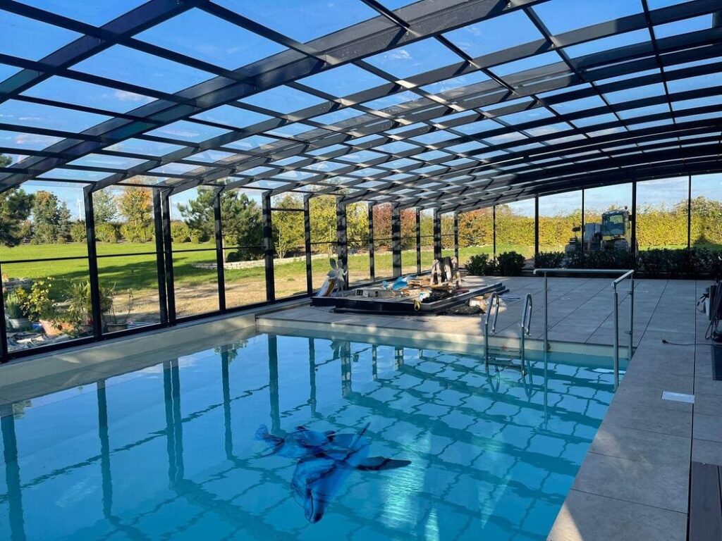 Wall‑Mounted Profile Pool Enclosure