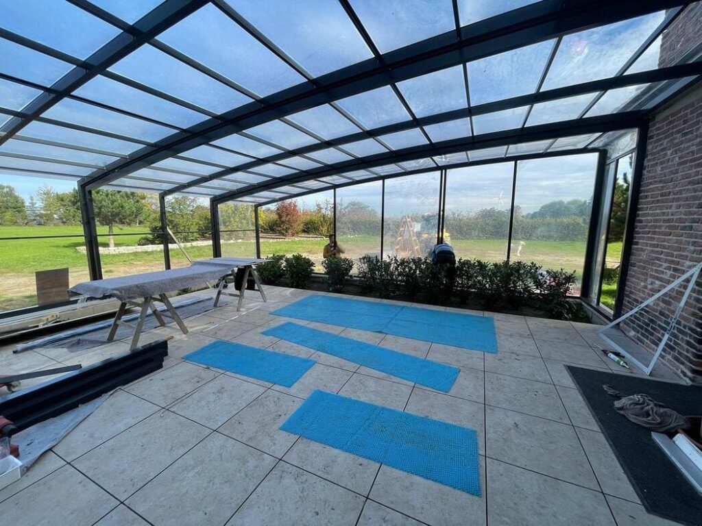 Wall‑Mounted Profile Pool Enclosure