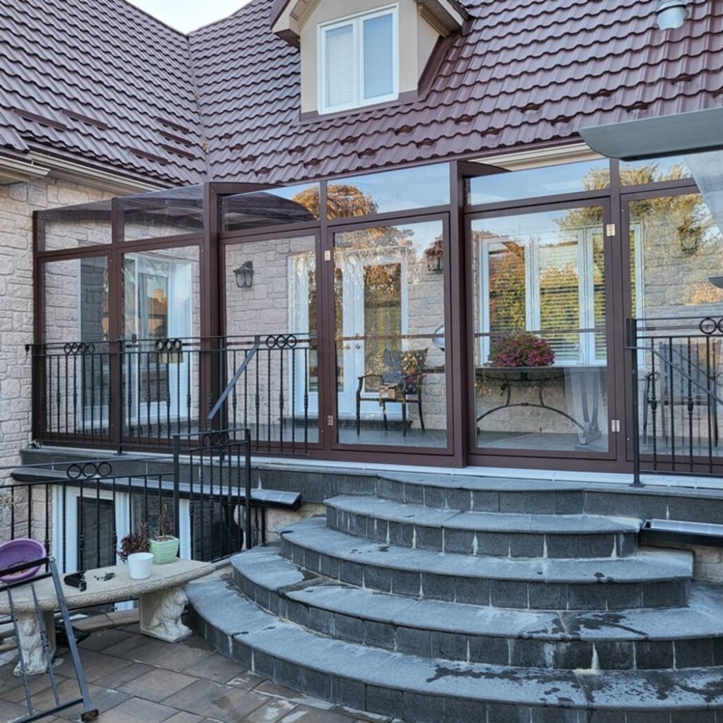 Wall‑Mounted Profile Pool Enclosure